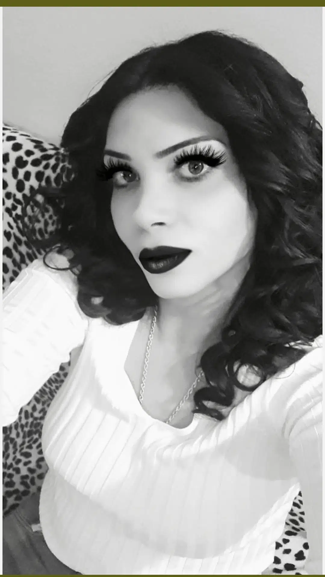 Erzurum escort makalesi için kütüphane görseli 7, 01 portre